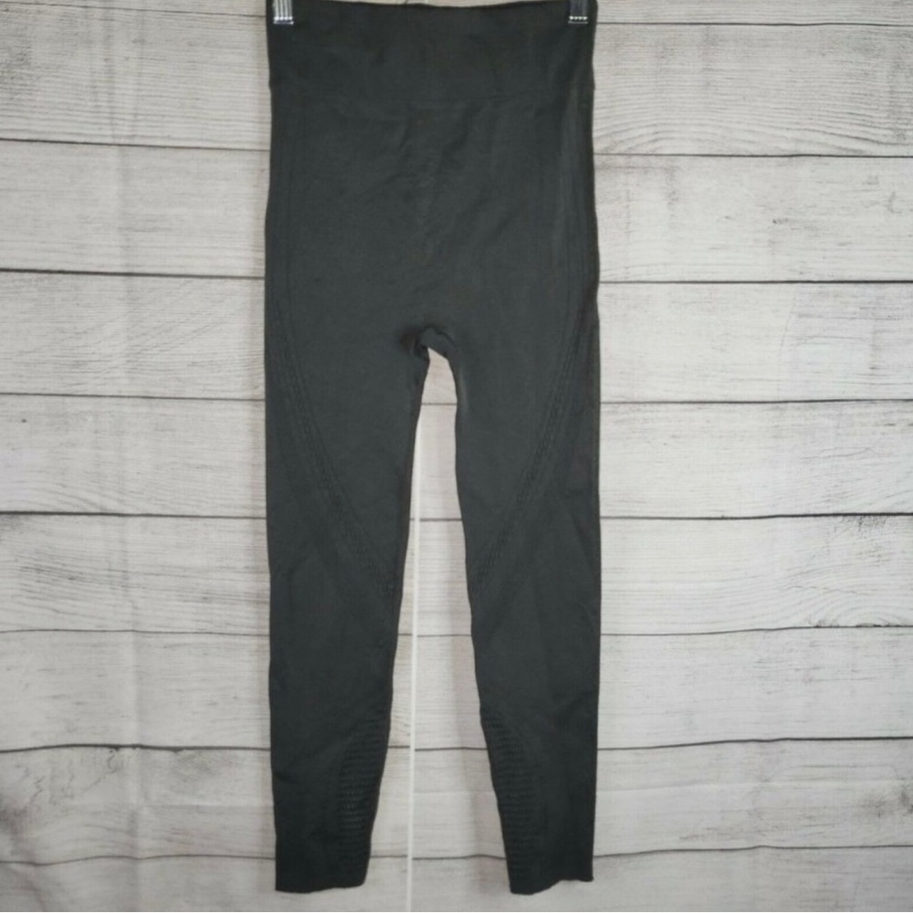 Fabletics Womens Dark Gray Everglade SculptKnit High-Waisted Mesh Capri Small
